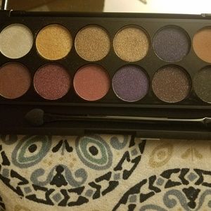 Eyeshadow palette
